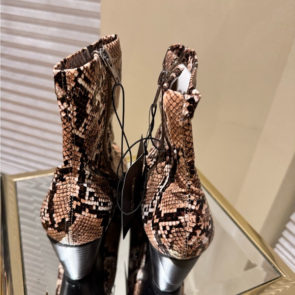 COPY - Forever 21 Brown and Black Ankle Boots with Snakeskin Print - Picture 4 of 5